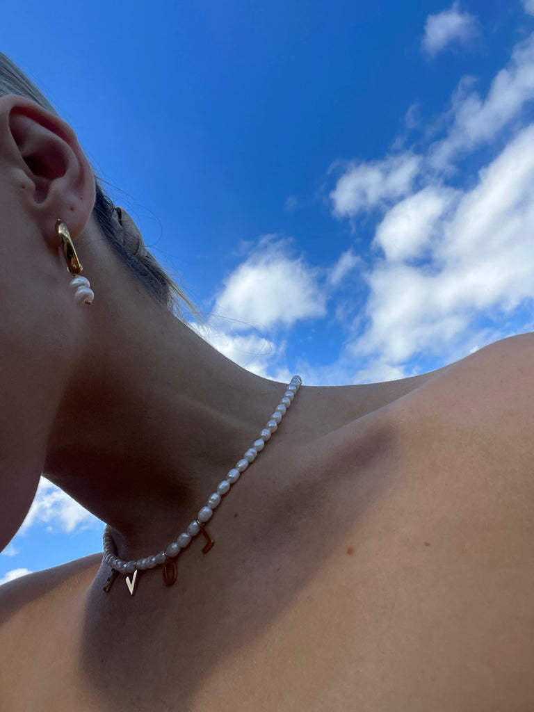 Miz Casa & Co Ines Hoop Earrings Gold Pearl