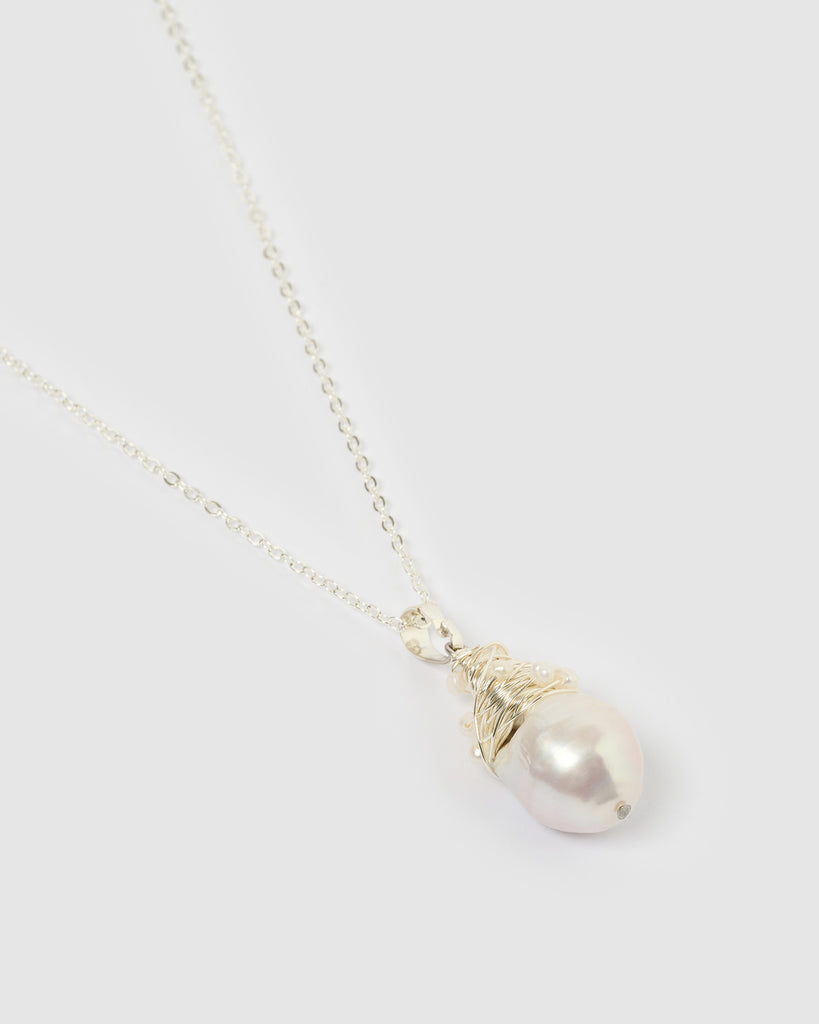 Miz Casa & Co Kelsey Necklace Silver Pearl