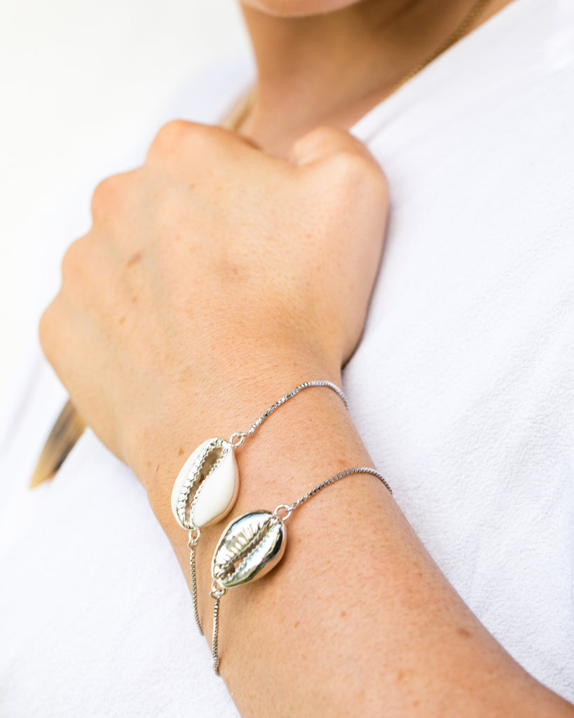 Miz Casa & Co Cowrie Kiss Simple Bracelet Silver