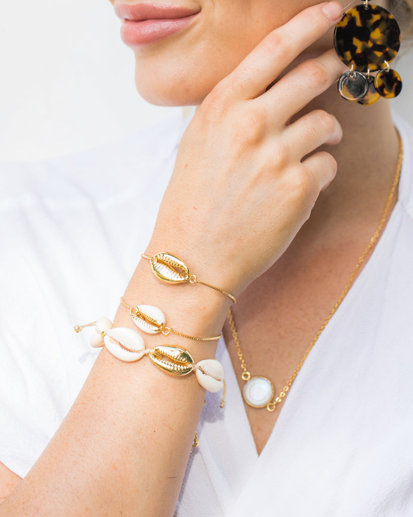 Miz Casa & Co Cowrie Shell Simple Bracelet Gold White