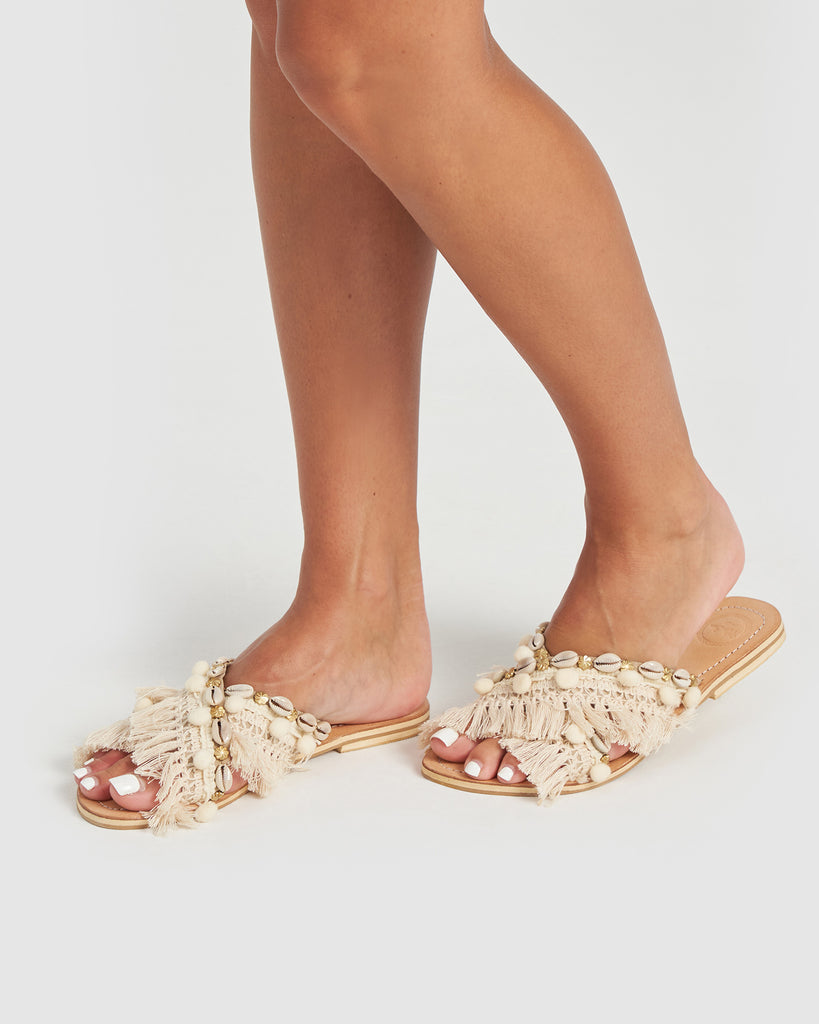 Miz Casa & Co Tuscany Sandals Beige