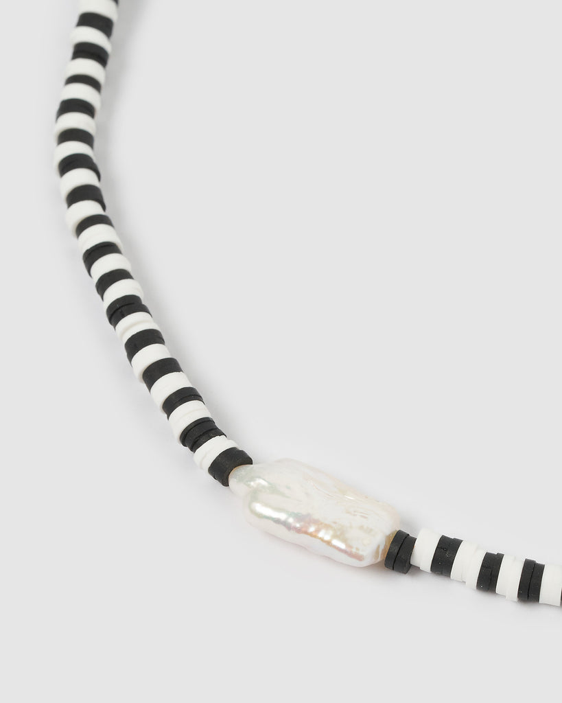 Miz Casa & Co Moana Choker Pearl Black and White