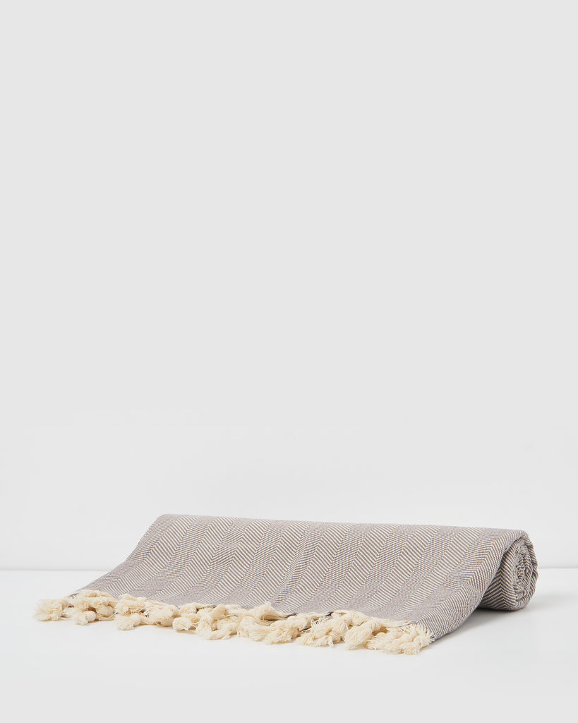 Miz Casa & Co Nice Turkish Throw Grey